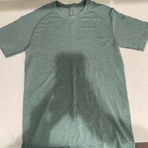 Lululemon Men’s Metal Vent shirt XS in teal lagoon